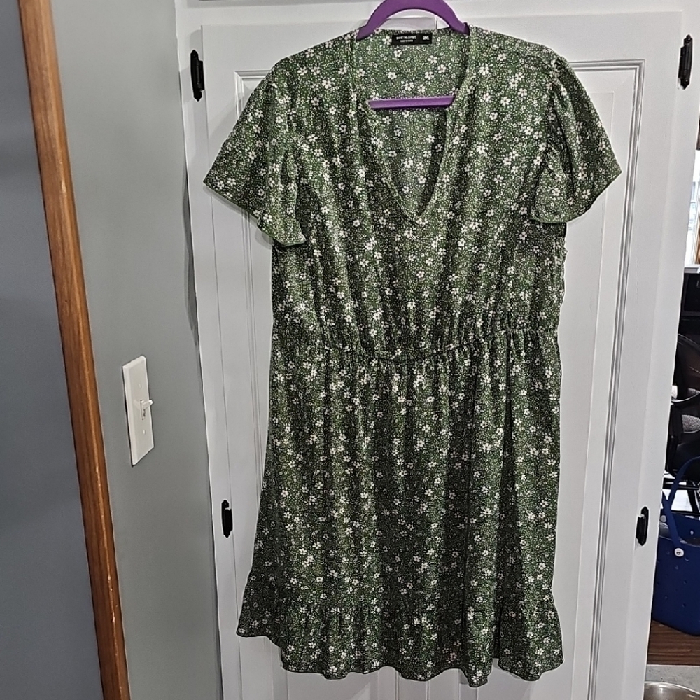 Never Worn SHEIN Olive Floral Midi Dress. Womrn